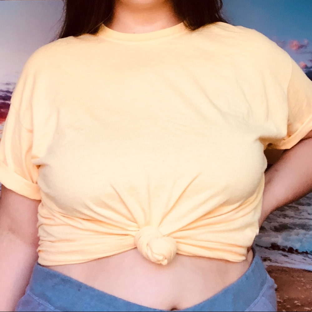 💡Yellow Tee💡